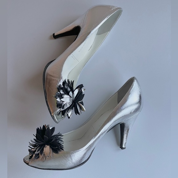 SIGERSON MORRISON | METALLIC SILVER PEEP TOE HEELED SANDAL - Picture 6 of 8